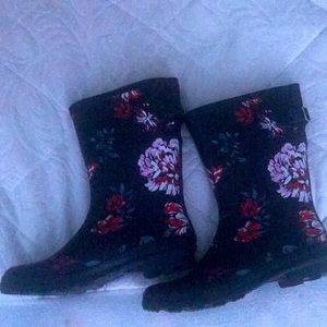 Black flower boots